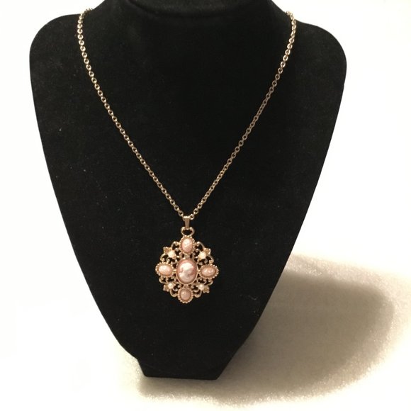 Vintage & lovely Avon cameo necklace - Picture 15 of 16